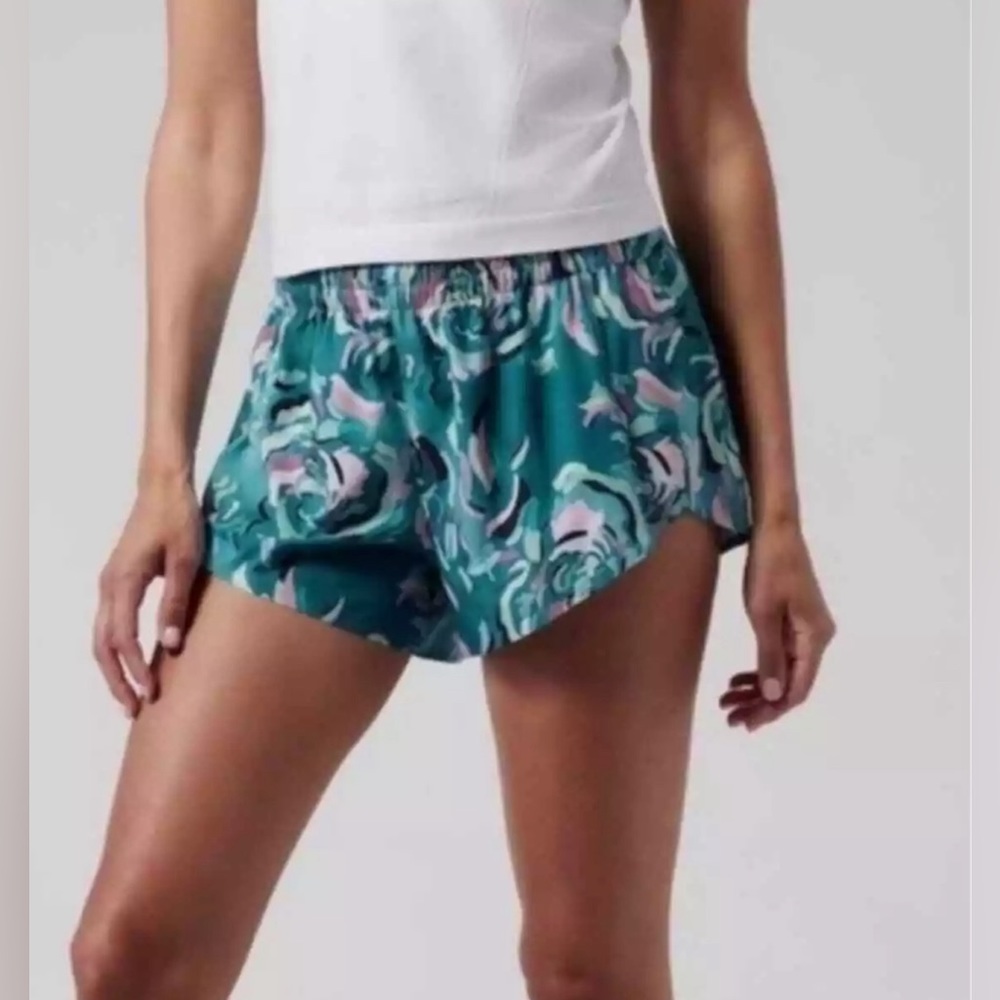 Athleta Printed Hustle 3” Shorts in XS